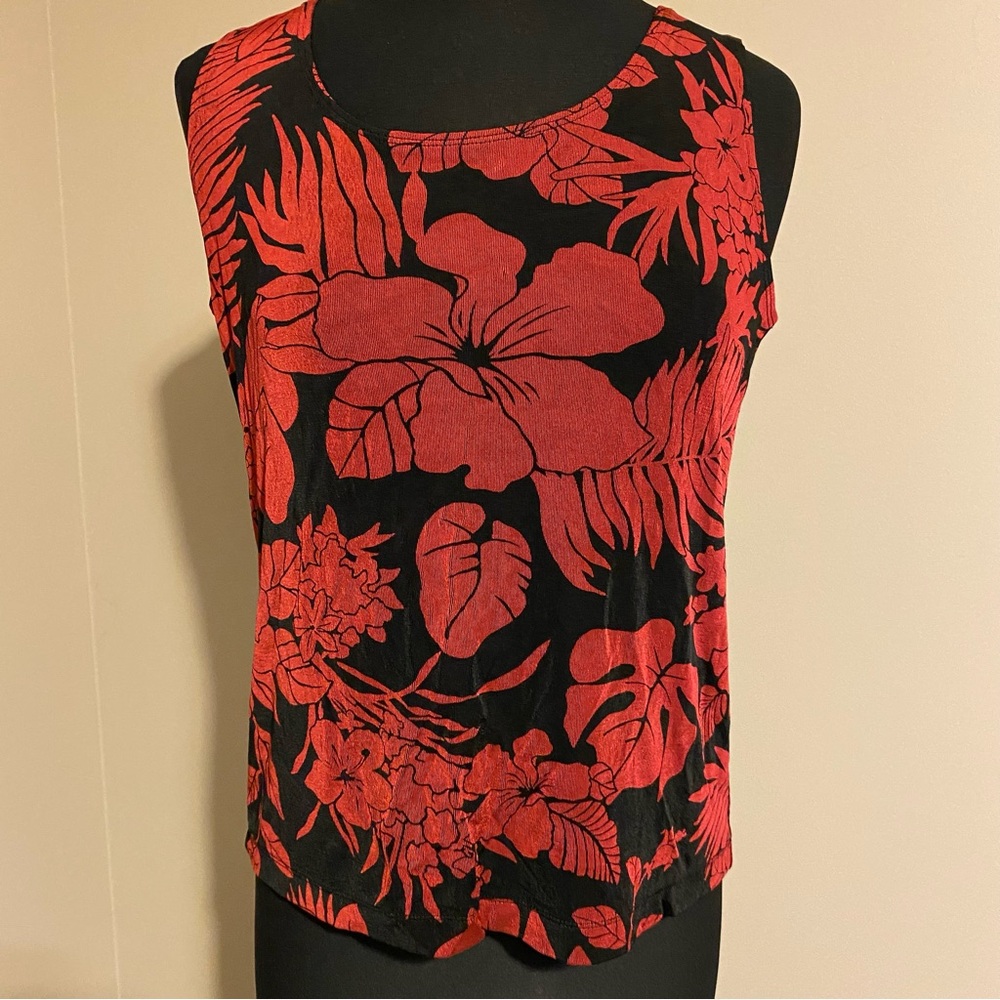 Chicos travelers collection black with red floral size 2 = 12 L